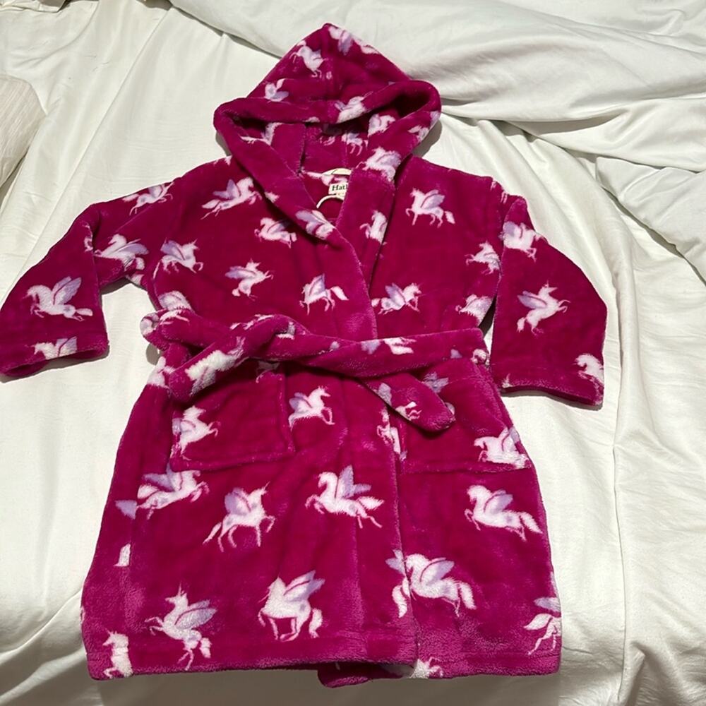 Hatley 4/5 hooded hot pink robe unicorn pegusus like new w/ pockets